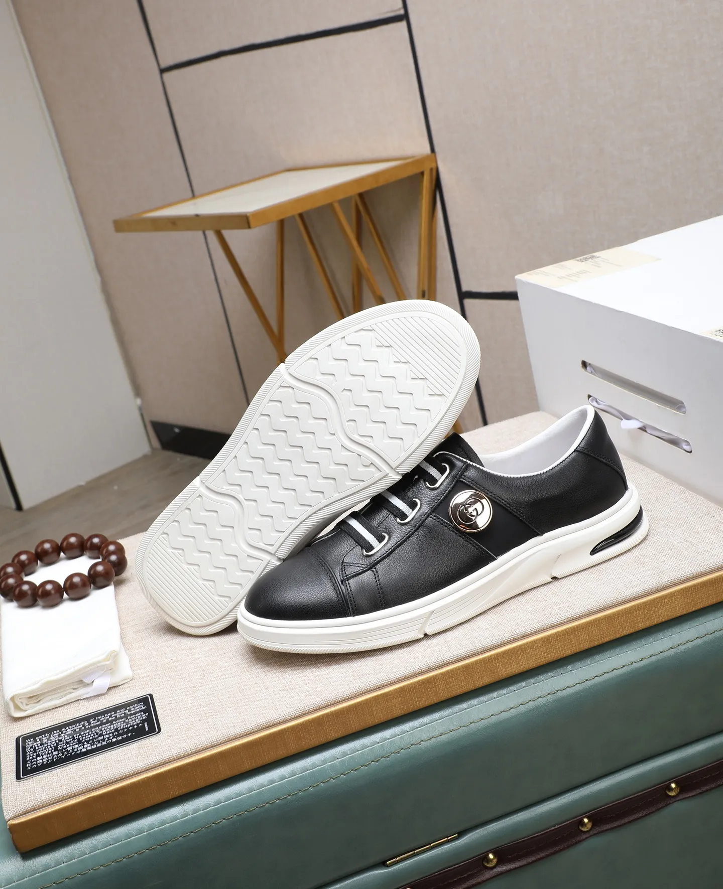 Men's shoes 💰460 GUCCI🔍🔍The latest models are on sale at the same time at the counter. Original calfskin imported from Italy, genuine leather lining, (high-end, extravagant, and classy) with exquisite workmanship. Soles: Original soles specially provided by the original factory. ⚠Exclusive double-layer movable molded soles are super comfortable⚠. Photos of the real thing🎬The real thing is even better🔍🔍"High quality·Follow the order" Code number 38-44